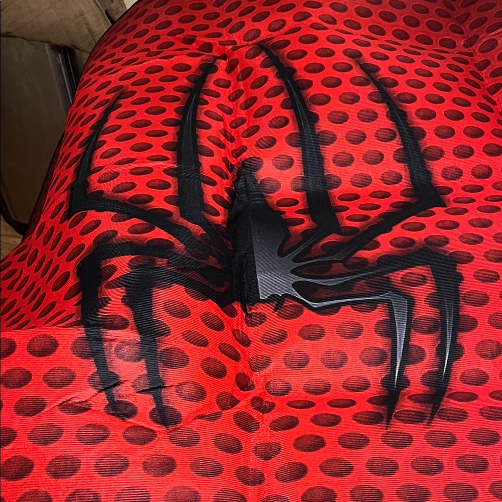Red Spider-Halloween themed rug
4’x6’